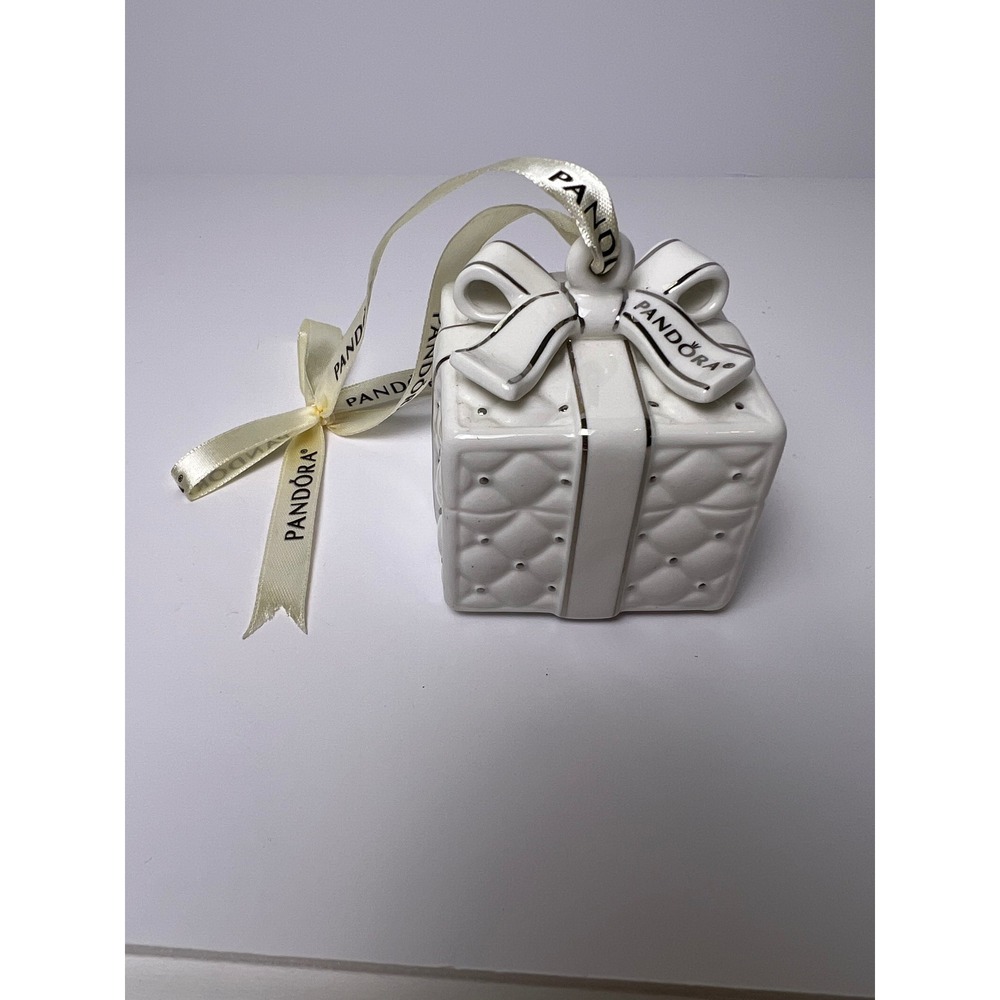 Limited Edition 2016 Pandora White Christmas Porcelain Ornament Gift Box Present